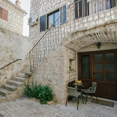 Apartment Dajana Near The Beach Kastela Exterior photo