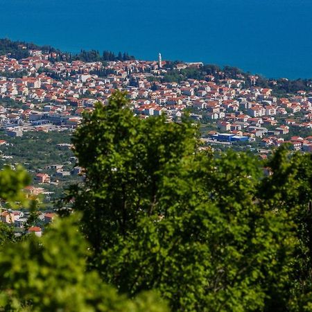 Apartment Dajana Near The Beach Kastela Exterior photo